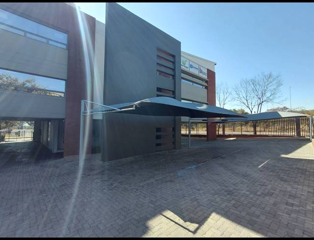 183M² OFFICE TO LET IN MIDRIDGE PARK